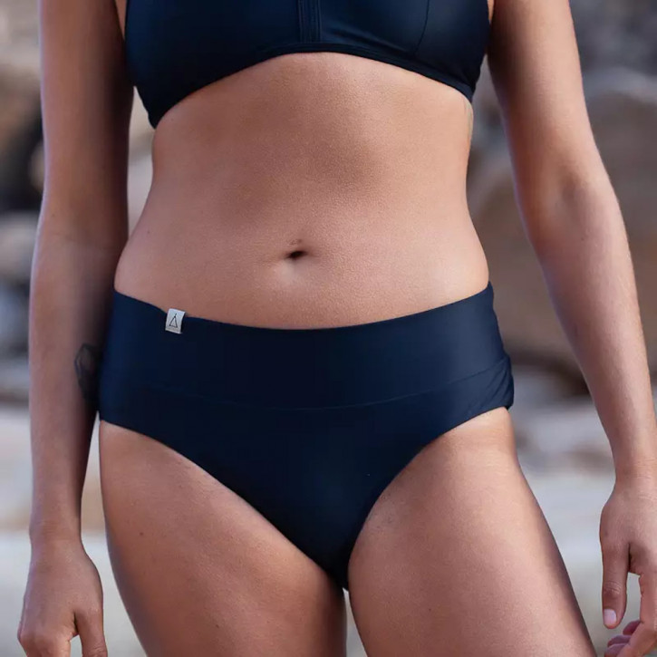 INASKA FLOW Bikinihose schwarz (78% Polyamid ECONYL®, 22% Elasthan)